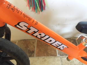 Close up of main bar of Strider balance bike