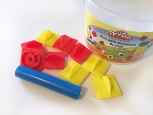 Play Doh fun with numbers bucket set