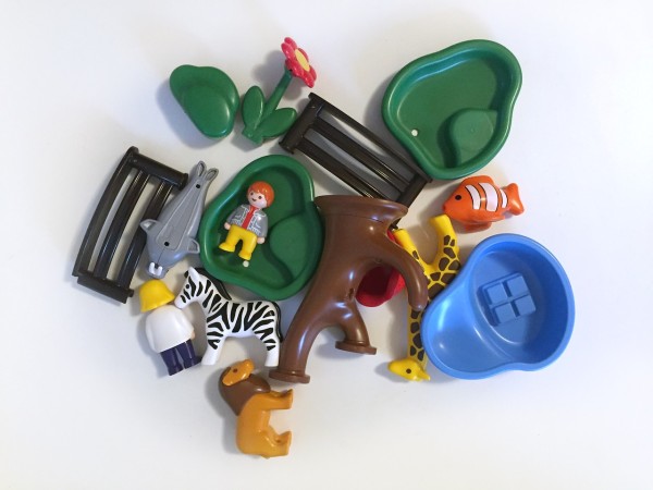 Pieces included in playmobil zoo take along set