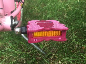 Reflector on side of Kidzamo pink butterfly kid pedal