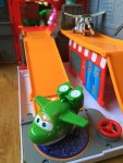 Super Wings Pack N Go New York Playset with characters close up