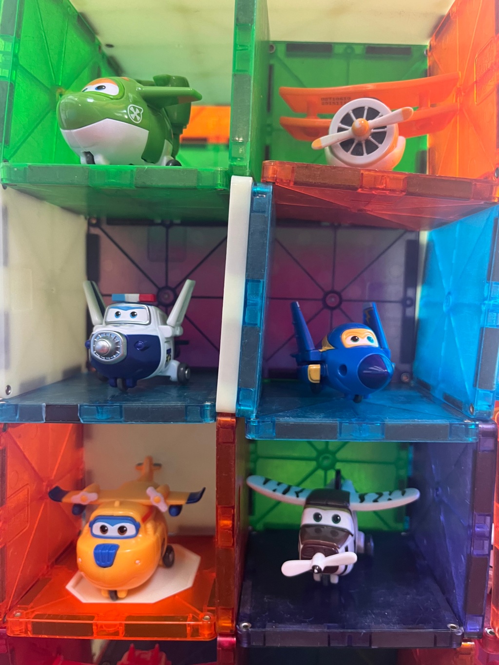 Super Wings tranformer figure toys inside Magna-Tiles magnetic block toy tower
