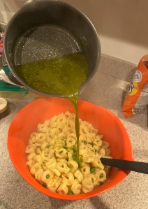 Knorr Pesto Pasta Sauce being poured over Barilla Three Cheese Tortellini